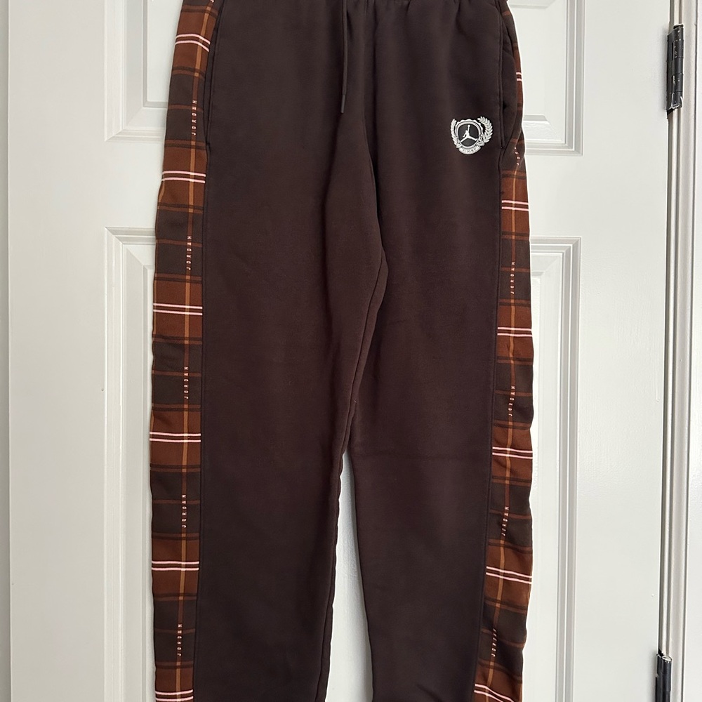 Jordan Brown sweat pants